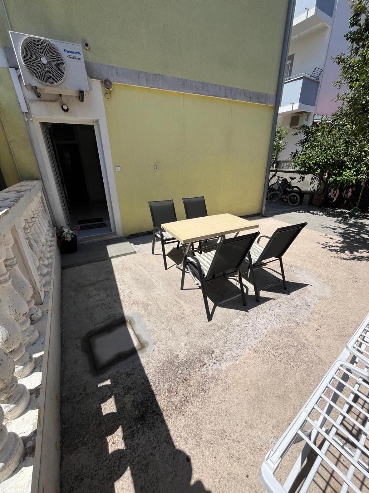 Ana Lovetovo Vodice Kültér fotó